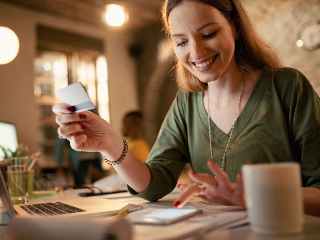 7 Itens Que as Mulheres Mais Compram Online 1 Mulheres Comprando Online